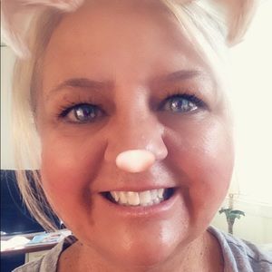 Meet your Posher, Debbie